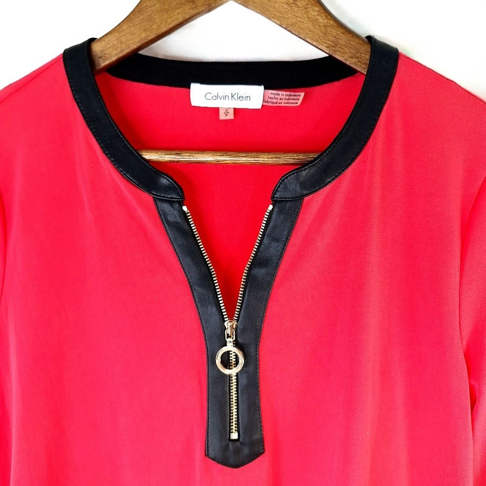 Calvin Klein Red Tunic Top w/Faux Leather Collar Gold Zip & 3/4 Tab Sleeves Sz S - Picture 5 of 7
